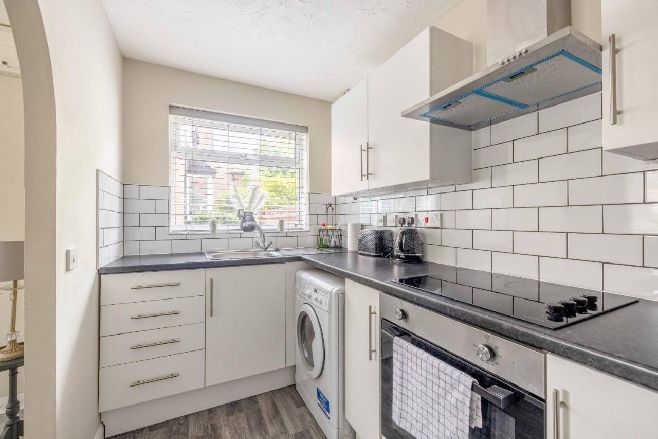 Windsor Burnham Ascot Haven Sleeps 4 Villa สลาว ภายนอก รูปภาพ