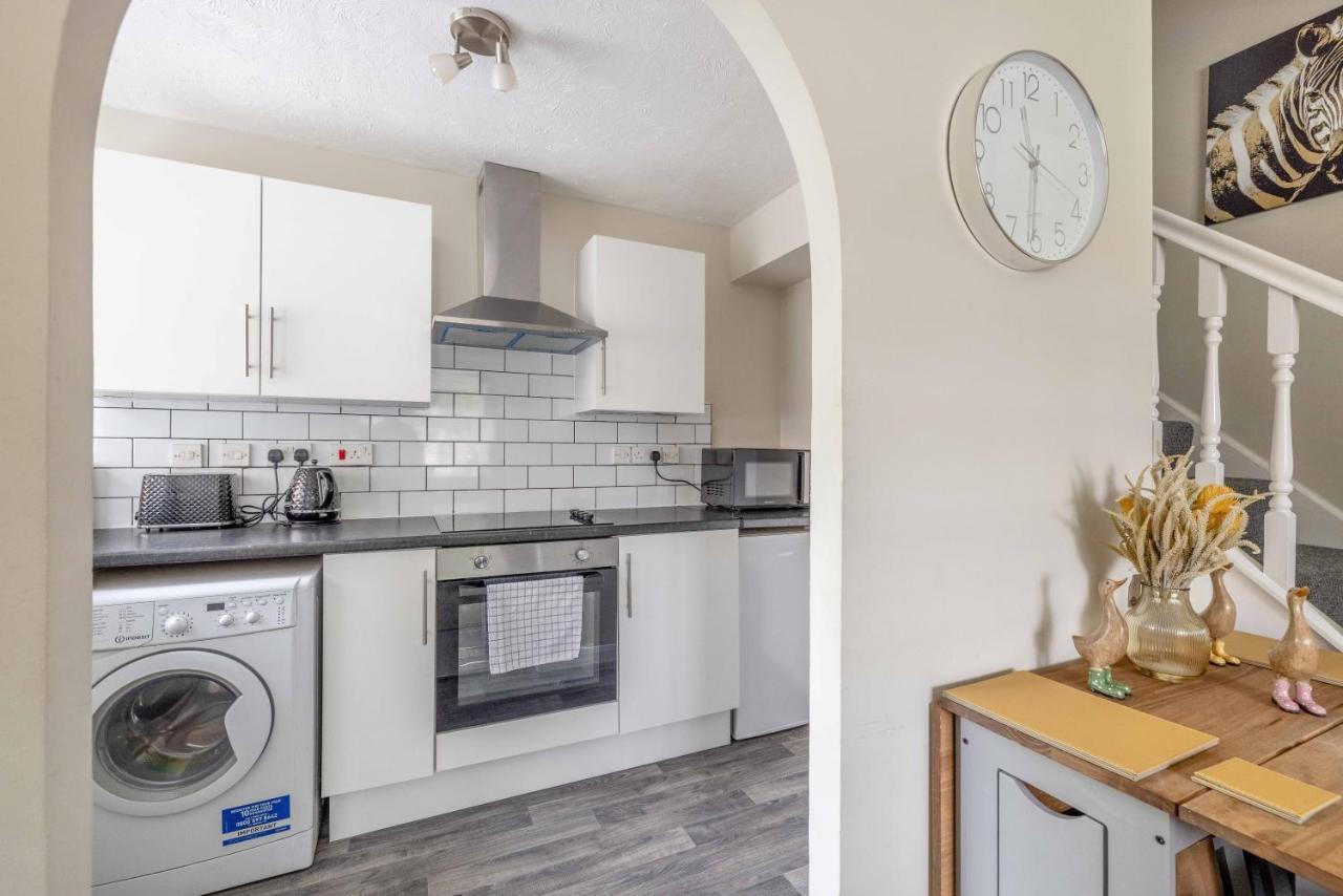 Windsor Burnham Ascot Haven Sleeps 4 Villa สลาว ภายนอก รูปภาพ